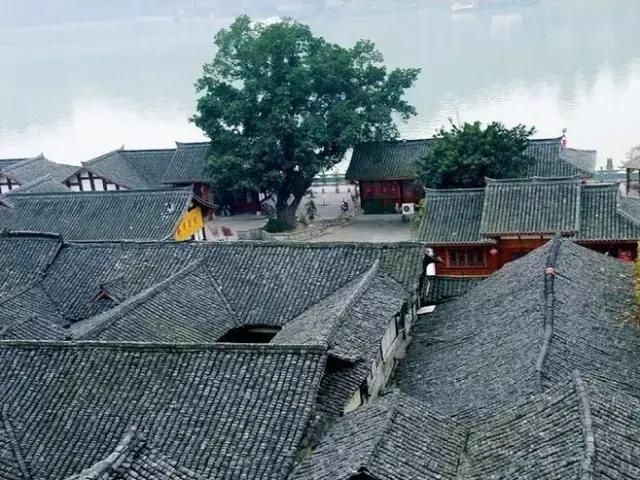青瓦灰墻，高瓴飛檐，處處消磨時(shí)光