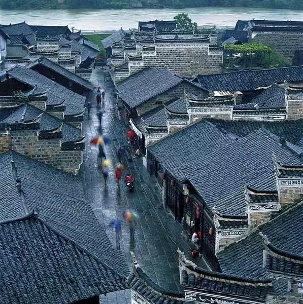 青瓦灰墻，高瓴飛檐，處處消磨時(shí)光