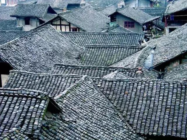 青瓦灰墻，高瓴飛檐，處處消磨時(shí)光