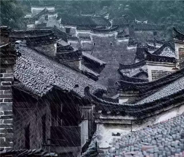 青瓦灰墻，高瓴飛檐，處處消磨時(shí)光