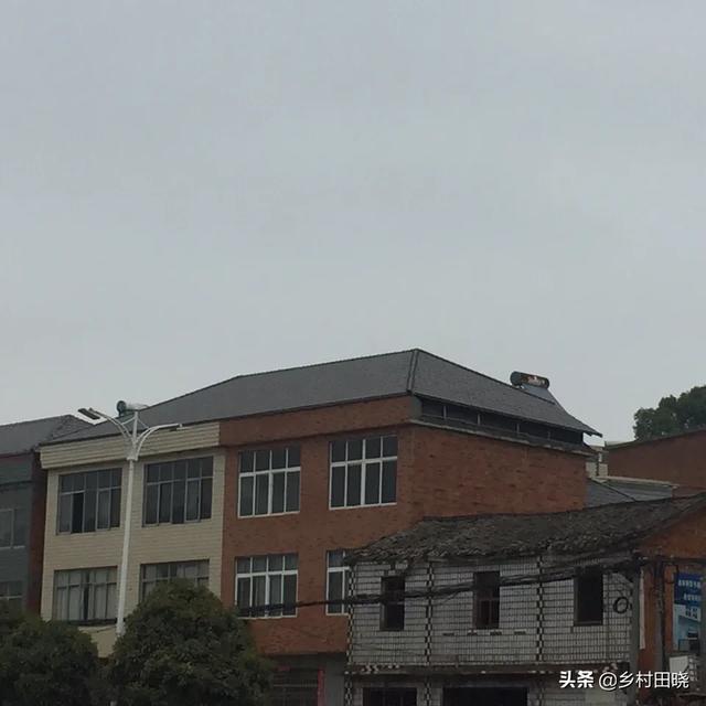農(nóng)村自建房坡屋頂，用琉璃瓦還是樹脂瓦？看看內(nèi)行人的經(jīng)驗(yàn)分享